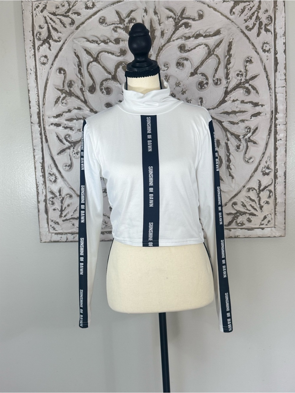 SHEIN “Sunshine of Dawn” Cropped Mock Neck Top – Size Large